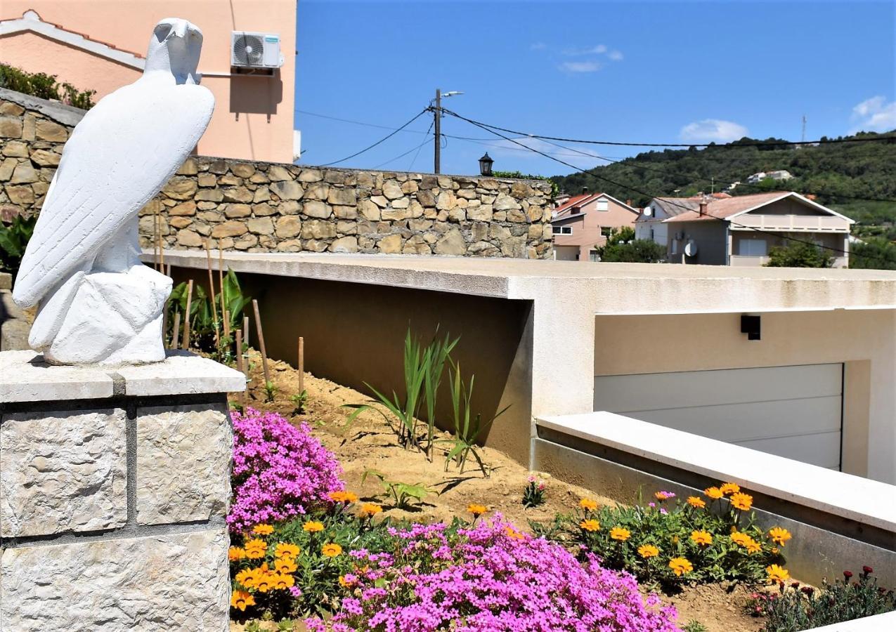 Rooms In Family House Vera Mundanije Exterior foto